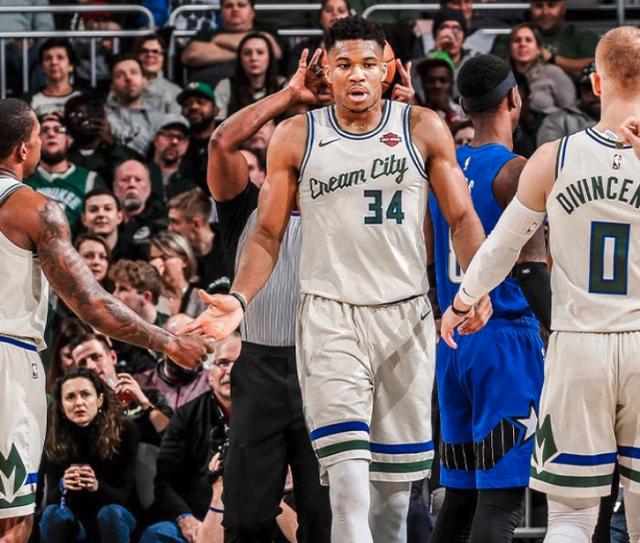 奇异果体育- 字母哥率雄鹿十连胜，防守效率领跑全联盟  